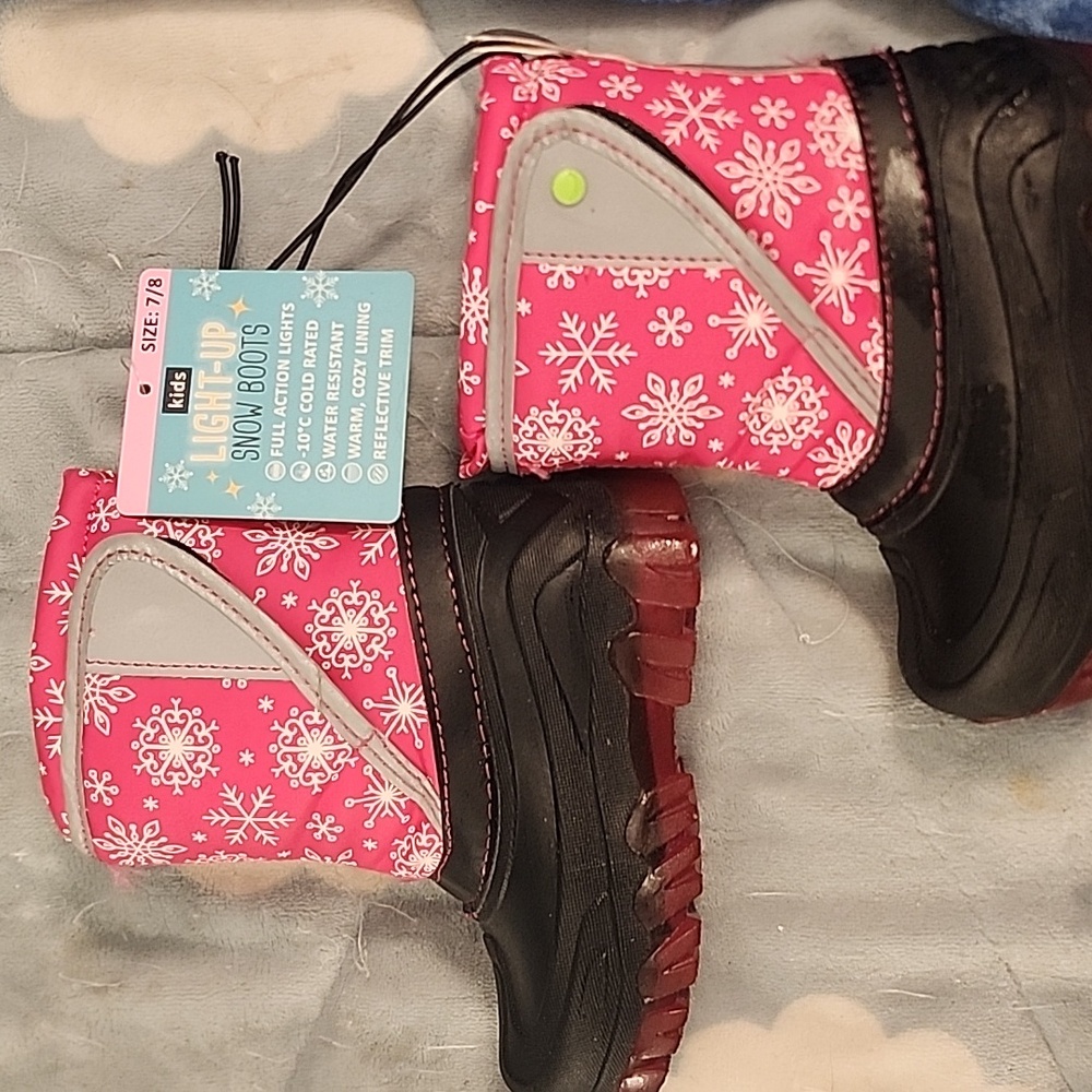 NWT Toddler Light Up Snow Boots Member's Mark Size 7/8 Pink
